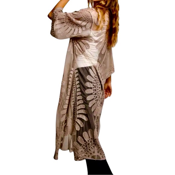 Rebellion Other - Rebellion Women's Tan Lace Floral Long Open Kimono Duster Size Medium
